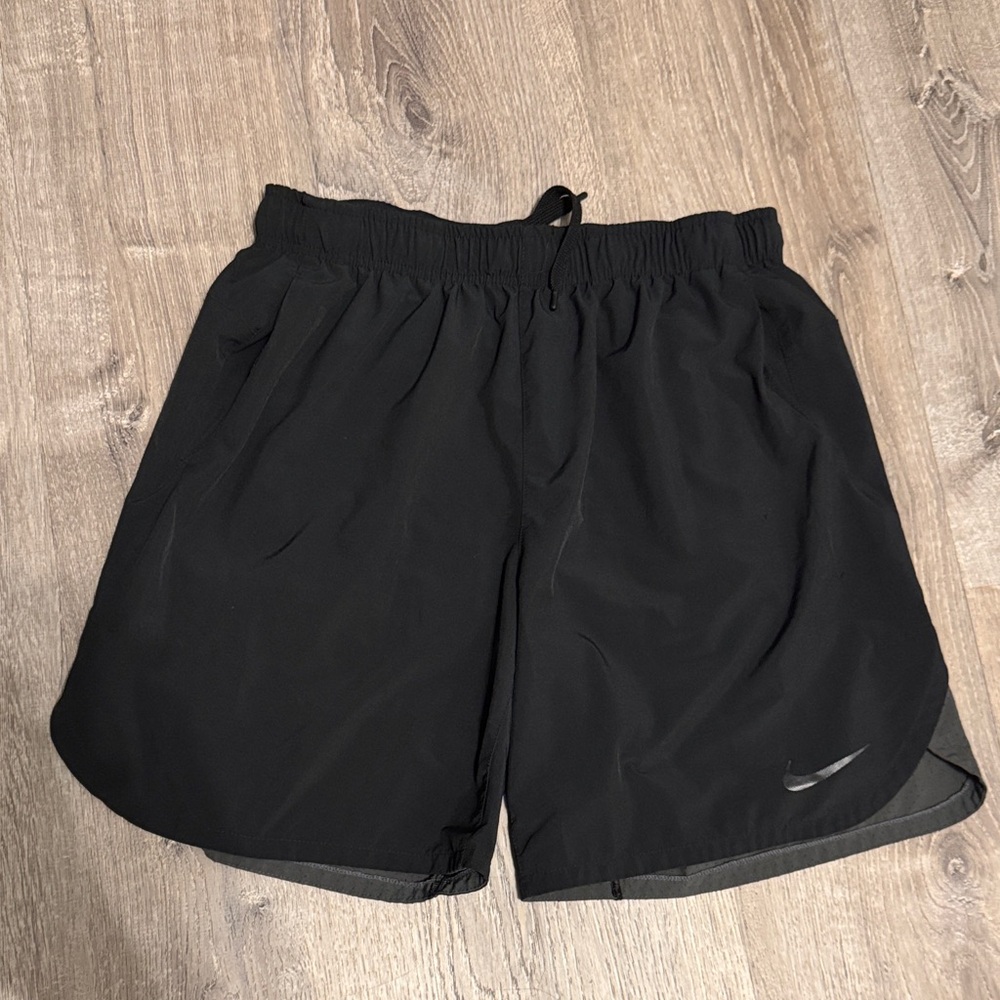 Nike Men's Black Athletic Shorts - XL Minor imperfection